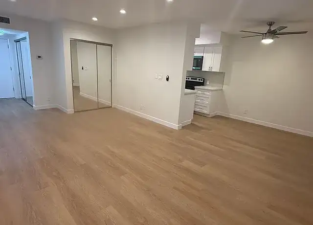 Photo of 330 N Crescent Dr, Beverly Hills, CA 90210