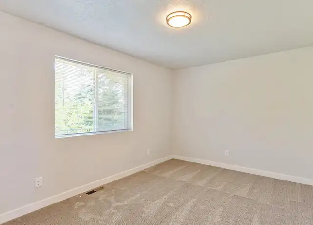 Property at 910 E 200 N, Kaysville, UT, 84037, 2 beds, 1 bath, [object Object]