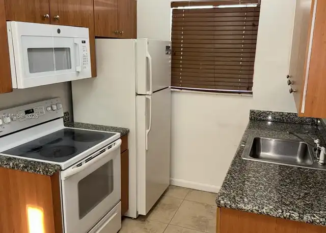Property at 932 Moffett St #8, Hallandale Beach, FL, 33009, 1 bed, 1 bath, [object Object]