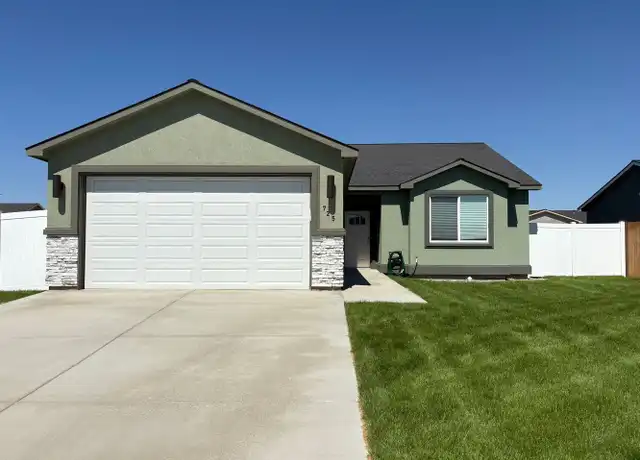 Property at 725 A St NE, Quincy, WA, 98848, 3 beds, 2 baths, [object Object]