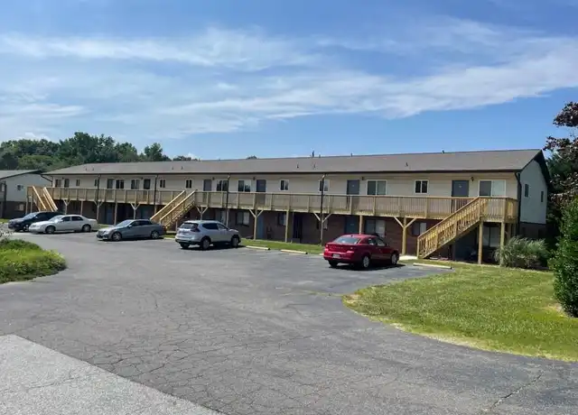 Property at 1002 Salisbury St, Kernersville, NC, 27284, 2 beds, 1 bath, [object Object]