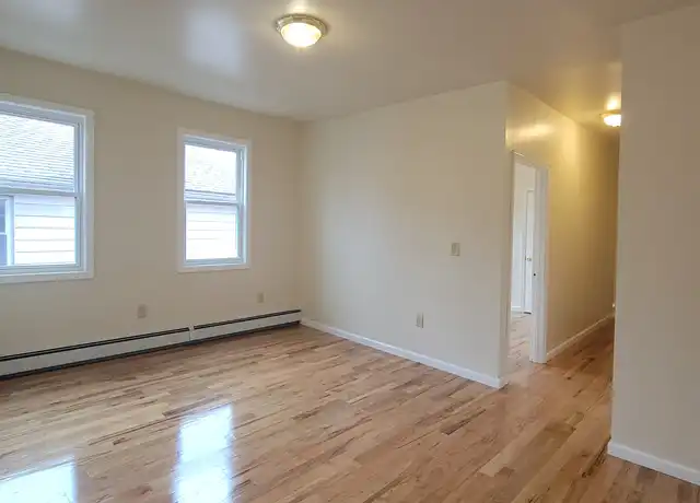 Property at 626 Garden St Unit B-3, Hartford, CT, 06112, 3 beds, 1 bath, [object Object]