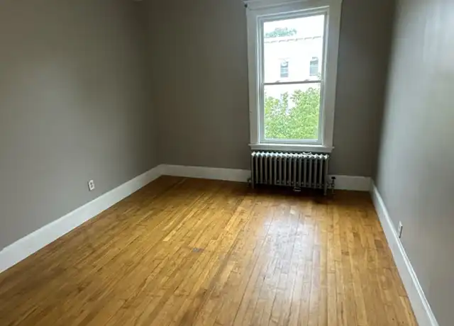 Property at 213 Pine St Unit 6, Lewiston, ME, 04240, 3 beds, 1 bath, [object Object]