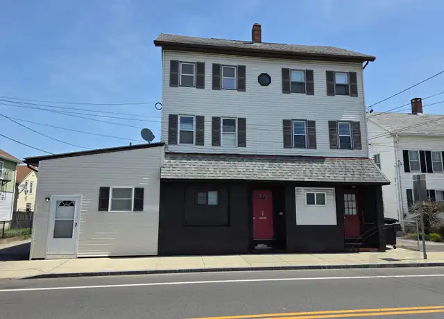 Property at 335 Broad St, Cumberland, RI, 02864, 1 bed, 1 bath, [object Object]