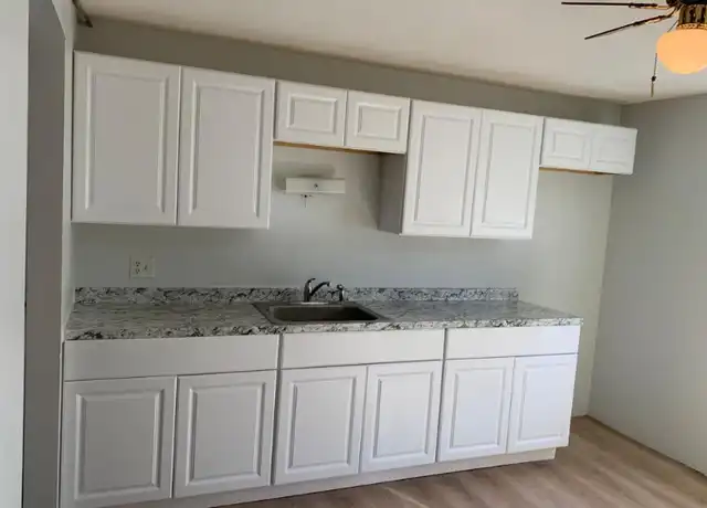 Property at 136 George St Unit 8, Pawtucket, RI, 02860, 2 beds, 1 bath, [object Object]