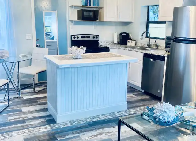 Property at 725 S Orlando Ave Unit B, Cocoa Beach, FL, 32931, 2 beds, 1 bath, [object Object]