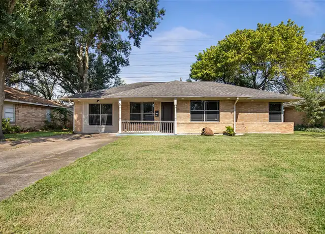 Property at 2106 Stonecrest Dr, Houston, TX, 77018, 3 beds, 2 baths, [object Object]