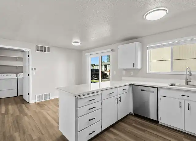 Property at Twenty Westgate Apartments - 325 S Johnson St, Kennewick, WA, 99336, 2 beds, 1.5 baths, [object Object]