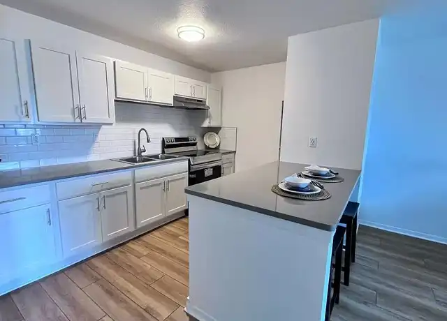 Property at Acres Crossing Apartments - 2569 Romig Rd, Akron, OH, 44320, 1 bed, 1 bath, [object Object]