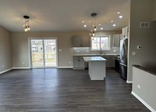 Photo of 317 Buena Ter, Antioch, IL 60002