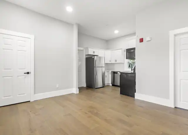 Property at 95 Roanoke St Apt 2, Providence, RI, 02908, 1 bed, 1 bath, [object Object]