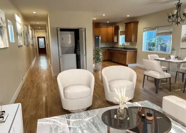 Property at 916 13th Ave Unit B, Seattle, WA, 98122, 2 beds, 2 baths, [object Object]