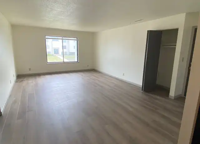 Property at 3728 W 9th St #6, Waterloo, IA, 50702, 2 beds, 1 bath, [object Object]