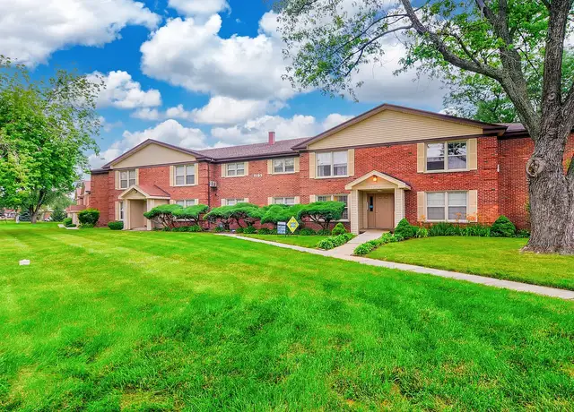 Photo of 1102 Plainfield Rd, Darien, IL 60561