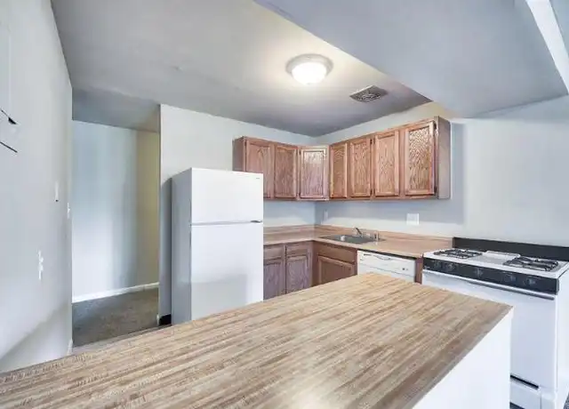 Property at 2 S Woodington Rd, Baltimore, MD, 21229, 1 bed, 1 bath, [object Object]