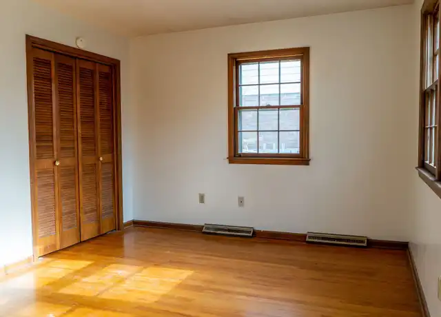 Property at 8 E Leslie Ln, Columbia, MO, 65202, 3 beds, 2 baths, [object Object]