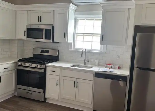 Property at 186 Center St, New Milford, NJ, 07646, 2 beds, 1 bath, [object Object]