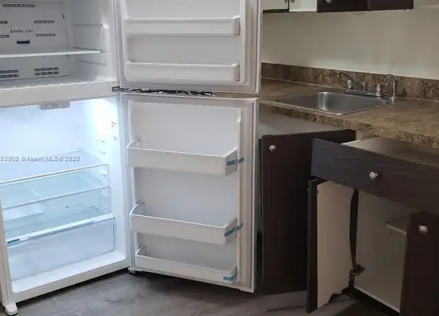 Property at 1611 Pennsylvania Ave Unit 5, Miami Beach, FL, 33139, 0 beds, 1 bath, [object Object]