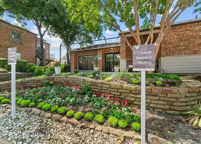 Photo of 601 N Park Blvd, Grapevine, TX 76051
