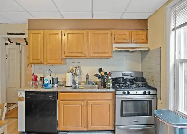 Property at 852 Huntington Ave, Boston, MA, 02115, 4 beds, 1 bath, [object Object]