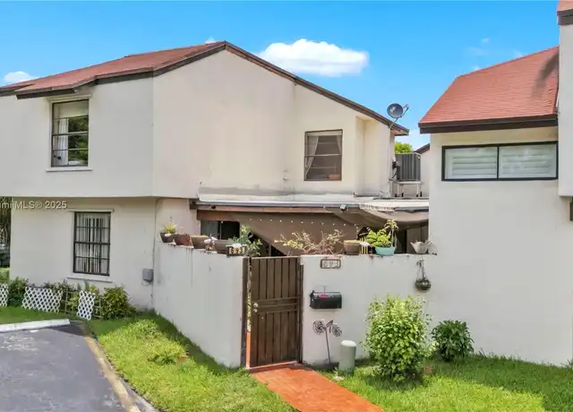 Property at 693 NW 102 Pl, Miami, FL, 33172, 3 beds, 2 baths, [object Object]