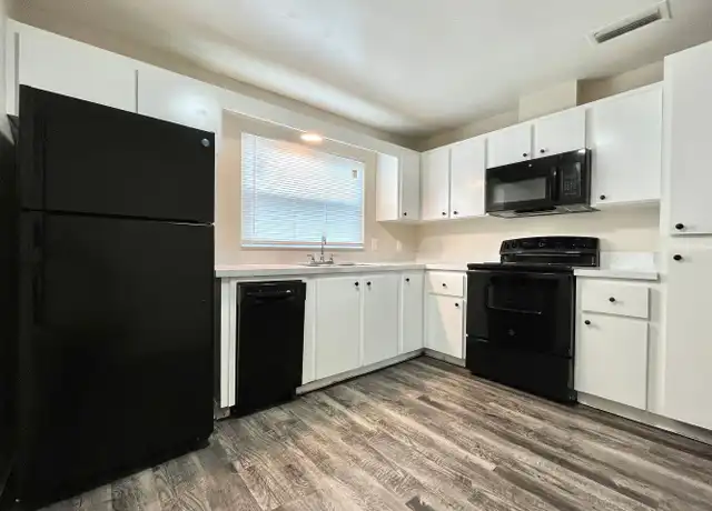Property at 5701 21st Ave N Unit 204, St. Petersburg, FL, 33710, 2 beds, 1 bath, [object Object]