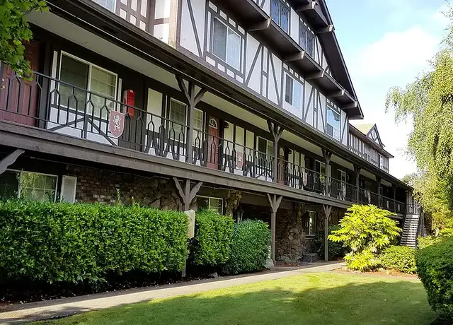 Photo of 455 S 156th St, Burien, WA 98148