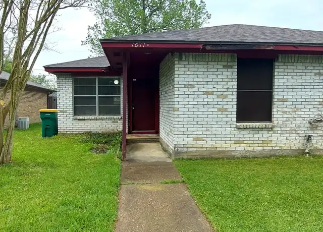 Property at 1611 Hazelwood St, Conroe, TX, 77301, 2 beds, 2 baths, [object Object]