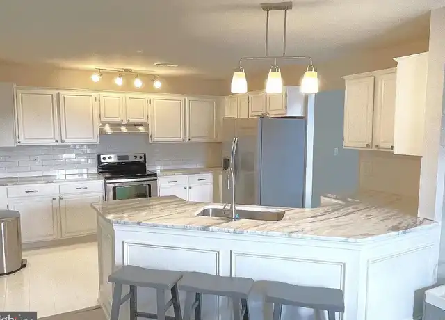 Property at 125 Upper Valley Ln, Newark, DE, 19711, 3 beds, 2 baths, [object Object]