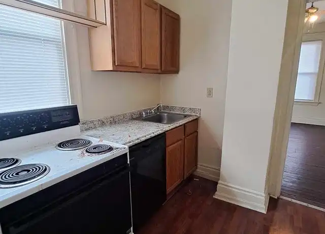 Property at 1809 Chase Ave, Cincinnati, OH, 45223, 2 beds, 1 bath, [object Object]