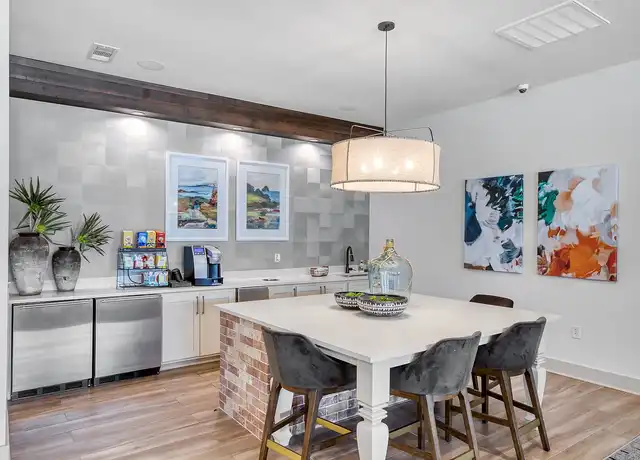 Property at City Heights at College Station - 2338 Harvey Mitchell Pkwy S, College Station, TX, 77845, 1-2 bed, 1-2 bath, [object Object]