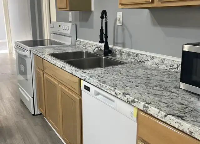Property at 1401 NE Jefferson Ave, Peoria, IL, 61603, 3 beds, 1 bath, [object Object]