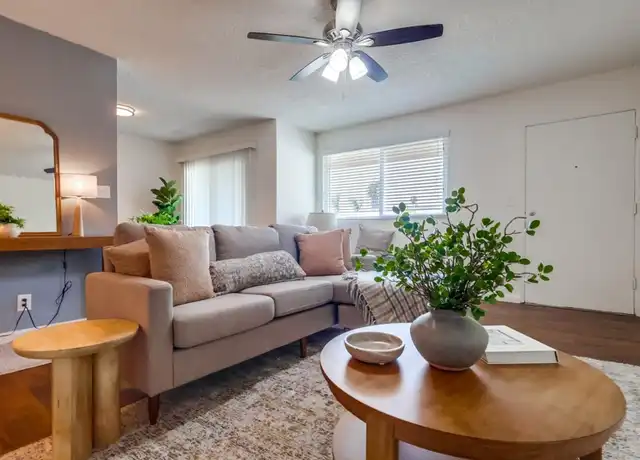 Property at 6117 11th Ave unit 6117 #10, Los Angeles, CA, 90043, 2 beds, 1 bath, [object Object]
