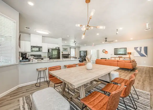 Photo of 190 N Coventry Ave, Clovis, CA 93611