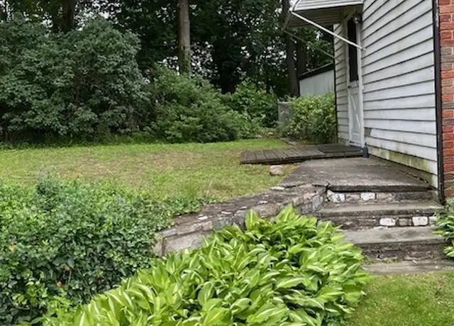 Property at 102 Trojan Dr, Bridgeport, CT, 06610, 1 bed, 1 bath, [object Object]