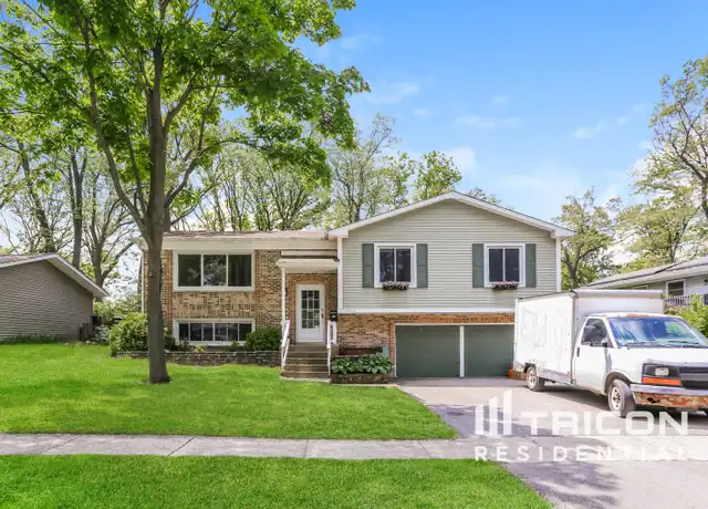 Property at 7924 Oakview Ln, Woodridge, IL, 60517, 4 beds, 2 baths, [object Object]