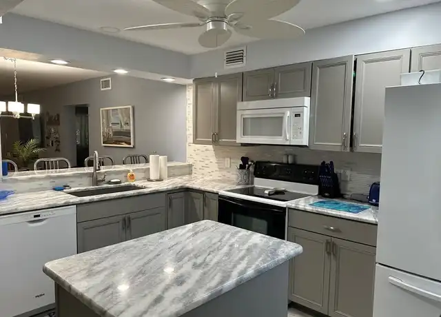 Property at 4002 SE 19th Ave #106, Cape Coral, FL, 33904, 2 beds, 2 baths, [object Object]