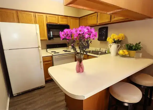 Property at Sommerset Apartments - 7820 Millicent Way, Shreveport, LA, 71105, 1-3 bed, 1-2 bath, [object Object]