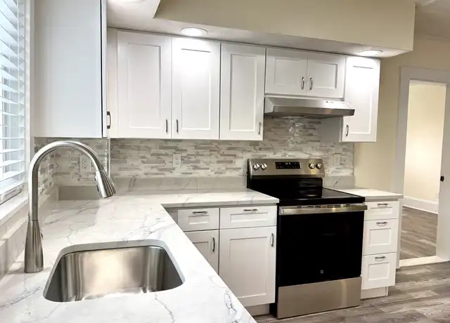 Property at 75 Enon St Unit 1, Beverly, MA, 01915, 2 beds, 1 bath, [object Object]