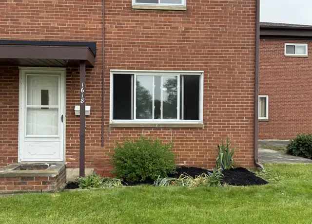 Property at 1618 Ridgewick Dr, Wickliffe, OH, 44092, 2 beds, 1.5 baths, [object Object]