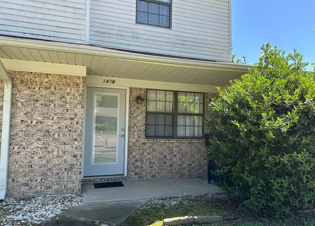 Property at 1416 E O St, Russellville, AR, 72801, 2 beds, 1.5 baths, [object Object]