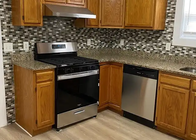 Property at 107 E Squantum St Unit 1, Quincy, MA, 02171, 2 beds, 1 bath, [object Object]