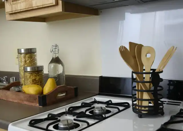 Property at Colony Hill Apartments & Townhomes - 24 Colony Hill Ct, Baltimore, MD, 21227, 1 bed, 1 bath, [object Object]