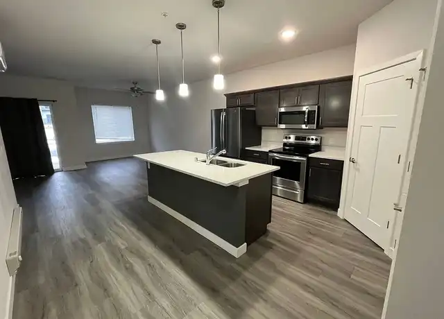 Property at Cottage Grove Commons: 1400 N Windsor - 1400 N Windsor Ave, Cottage Grove, WI, 53527, 2 beds, 2 baths, [object Object]