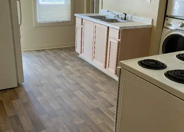 Property at 719 9th St N, Great Falls, MT, 59401, 2 beds, 1 bath, [object Object]