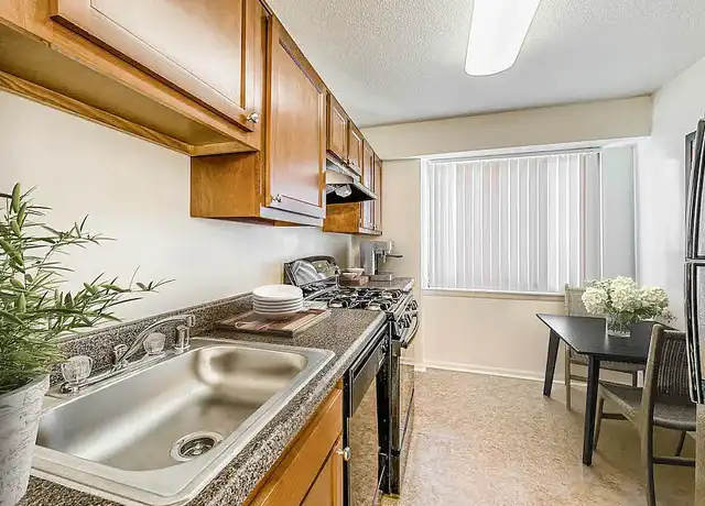 Property at Cavalier Club - 6200 Wilson Blvd, Falls Church, VA, 22044, 2 beds, 2 baths, [object Object]