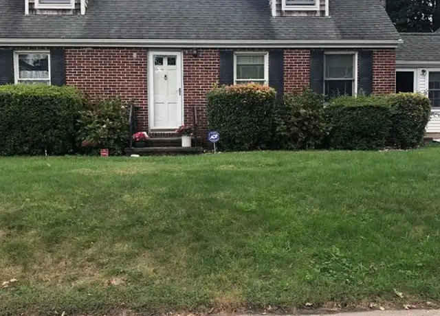 Property at 10 Isabelle Dr, Narragansett, RI, 02882, 2 beds, 1 bath, [object Object]
