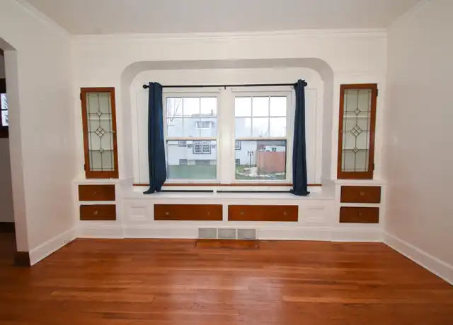 Property at 18911 Locherie Ave Unit DOWN, Euclid, OH, 44119, 2 beds, 1 bath, [object Object]