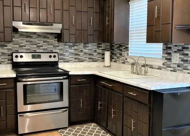 Property at 2113 W Montrose Ave Unit 2F, Chicago, IL, 60618, 2 beds, 1 bath, [object Object]