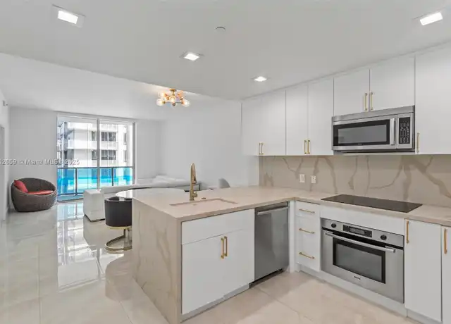 Property at 1060 Brickell Ave #2015, Miami, FL, 33131, 1 bed, 1 bath, [object Object]